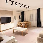 Luxury In A Great Location 10 Διαμέρισμα *