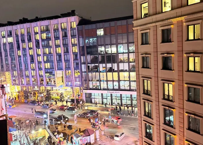 Luxury In A Great Location 10 *