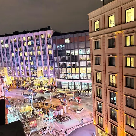 Luxury In A Great Location 10 *